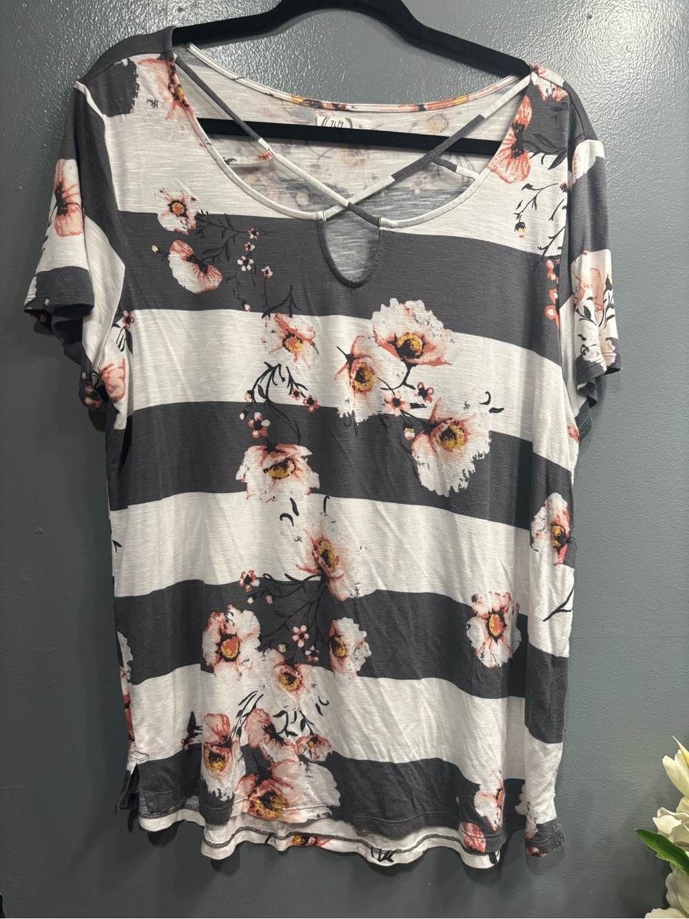 Maurices Gray & White Striped Floral Crisscross Cut Out Lightweight Casual